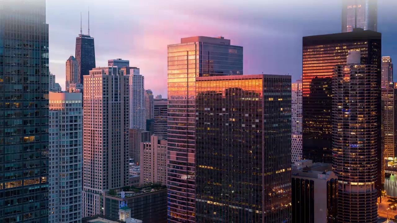 City skyline at sunset with skyscrapers reflecting pink and orange hues. Accompanies the Hogan Lovells Employment Horizons report, analyzing key trends shaping the future of work and regulatory developments impacting global employers